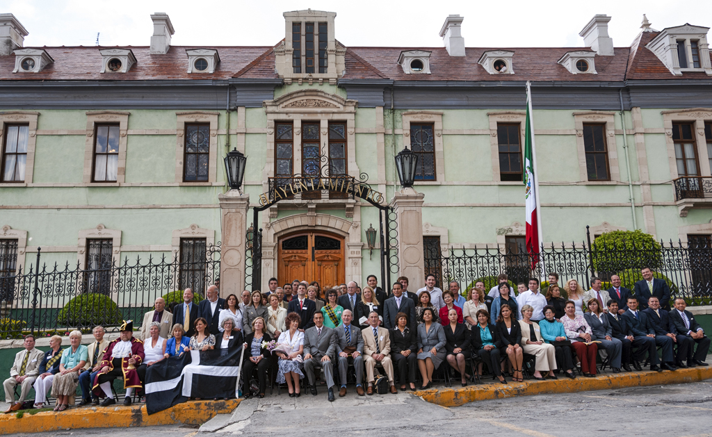 Members of the Cornish Mexican Cultural Society at Casa Rule, Pachuca, in 2008